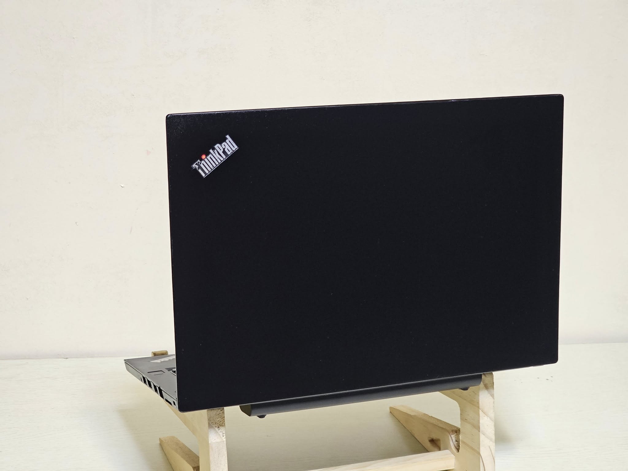 ThinkPad T470 Side View